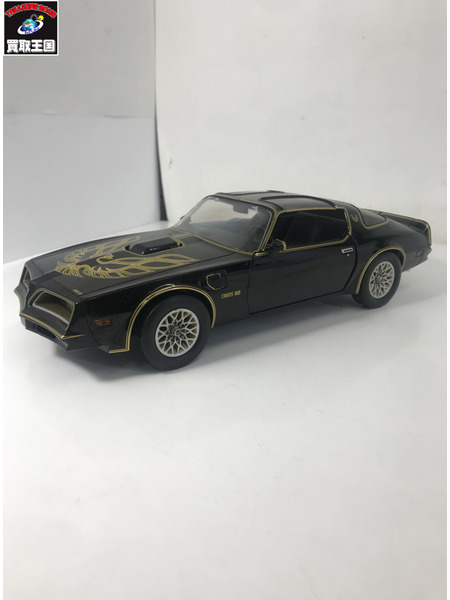 1/18スケールカー 1977 ポンティアック ファイヤーバード トランザム7000