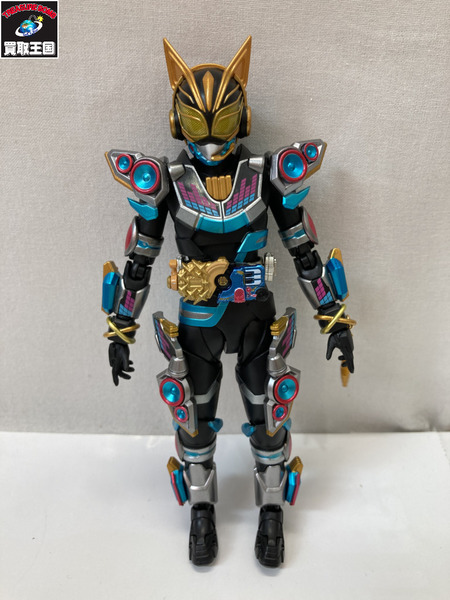 メーカー 仮面ライダーフィギュア S.H.Figuarts 仮面ライダーナーゴ フィーバービートフォーム