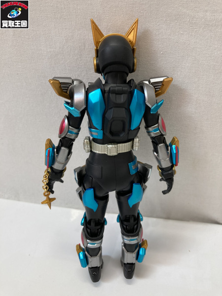 メーカー 仮面ライダーフィギュア S.H.Figuarts 仮面ライダーナーゴ フィーバービートフォーム