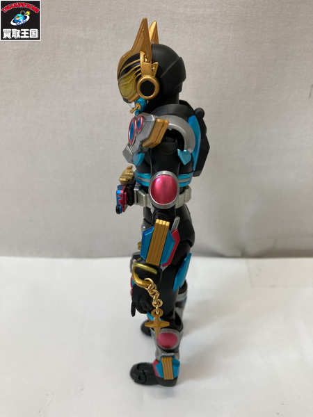 メーカー 仮面ライダーフィギュア S.H.Figuarts 仮面ライダーナーゴ フィーバービートフォーム