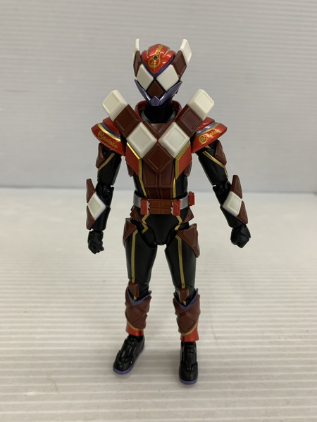 メーカー 仮面ライダーフィギュア S.H.Figuarts 仮面ライダーヴァレン チョコドンフォーム