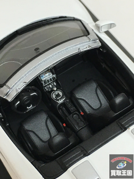 Schuco アウディ R8 スパイダー ホワイト スケールカー