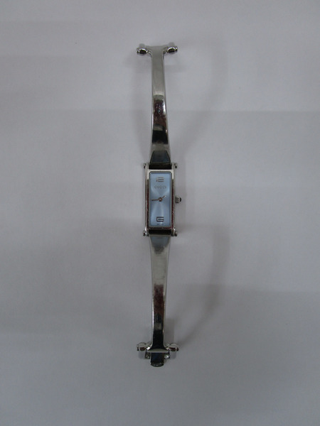 グッチ/バングルウォッチ/1500L/電池交換済み レディースQZ