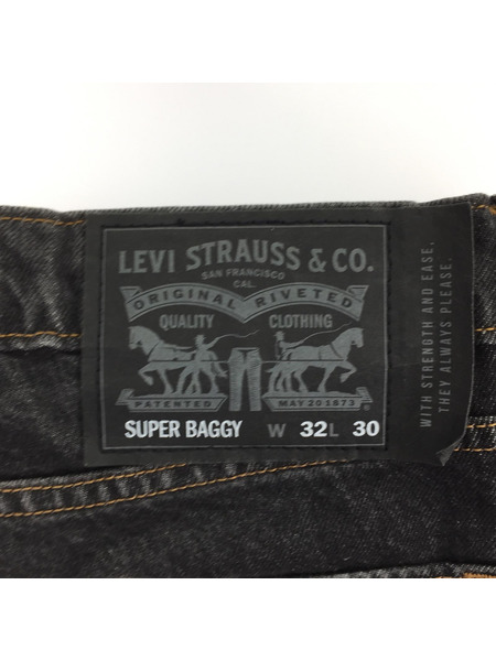 Levi's デニム・ジーンズ ブラックデニム/スーパーバギー