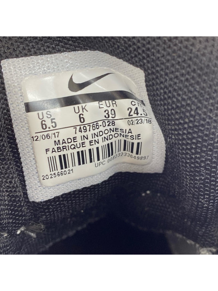 NIKE スニーカー 749766-028
