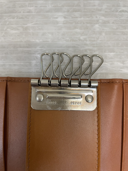 PRADA シルバーロゴプレート 6連キーケース 茶