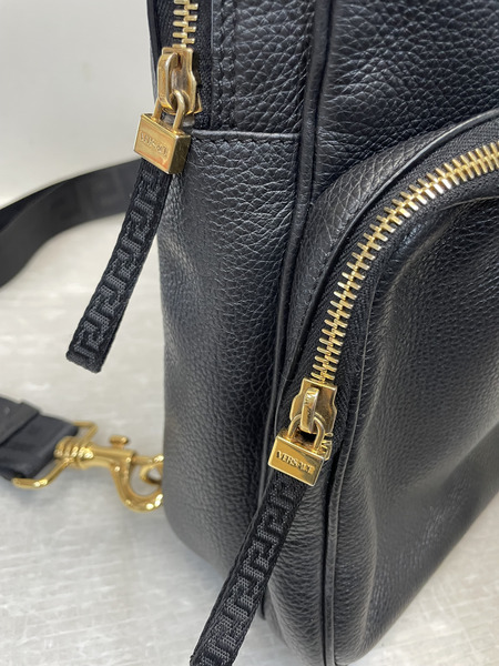 VERSACE メドゥーサ レザースリングバッグ ブラック