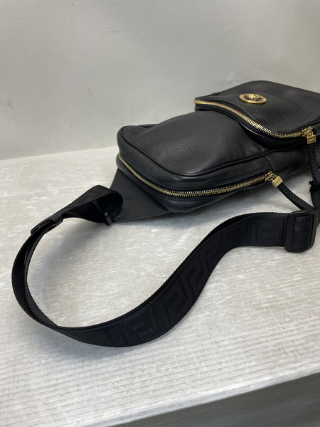 VERSACE メドゥーサ レザースリングバッグ ブラック