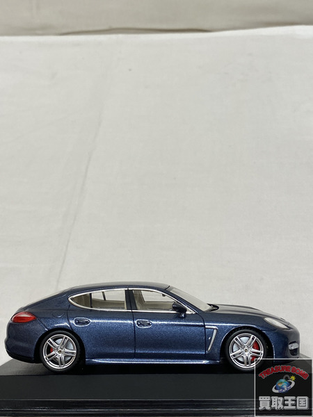1/43 minichamps Porsche Panamera Turbo